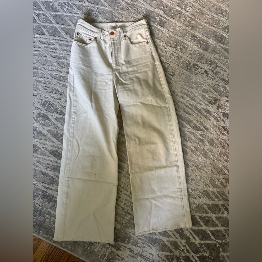 Levi’s rib cage wide leg in ivory color